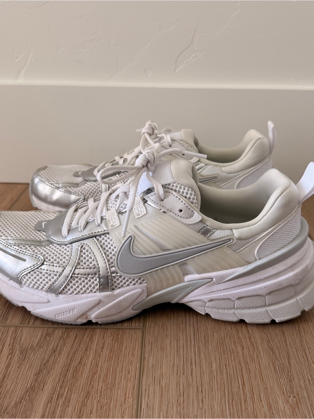 Nike V2K Run Women's Training Shoes Platinum Titanium